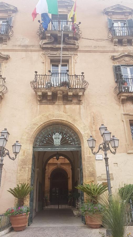 Il Museo Di Teresa Piazza Del Teatro Centrale Agrigent Exterior foto